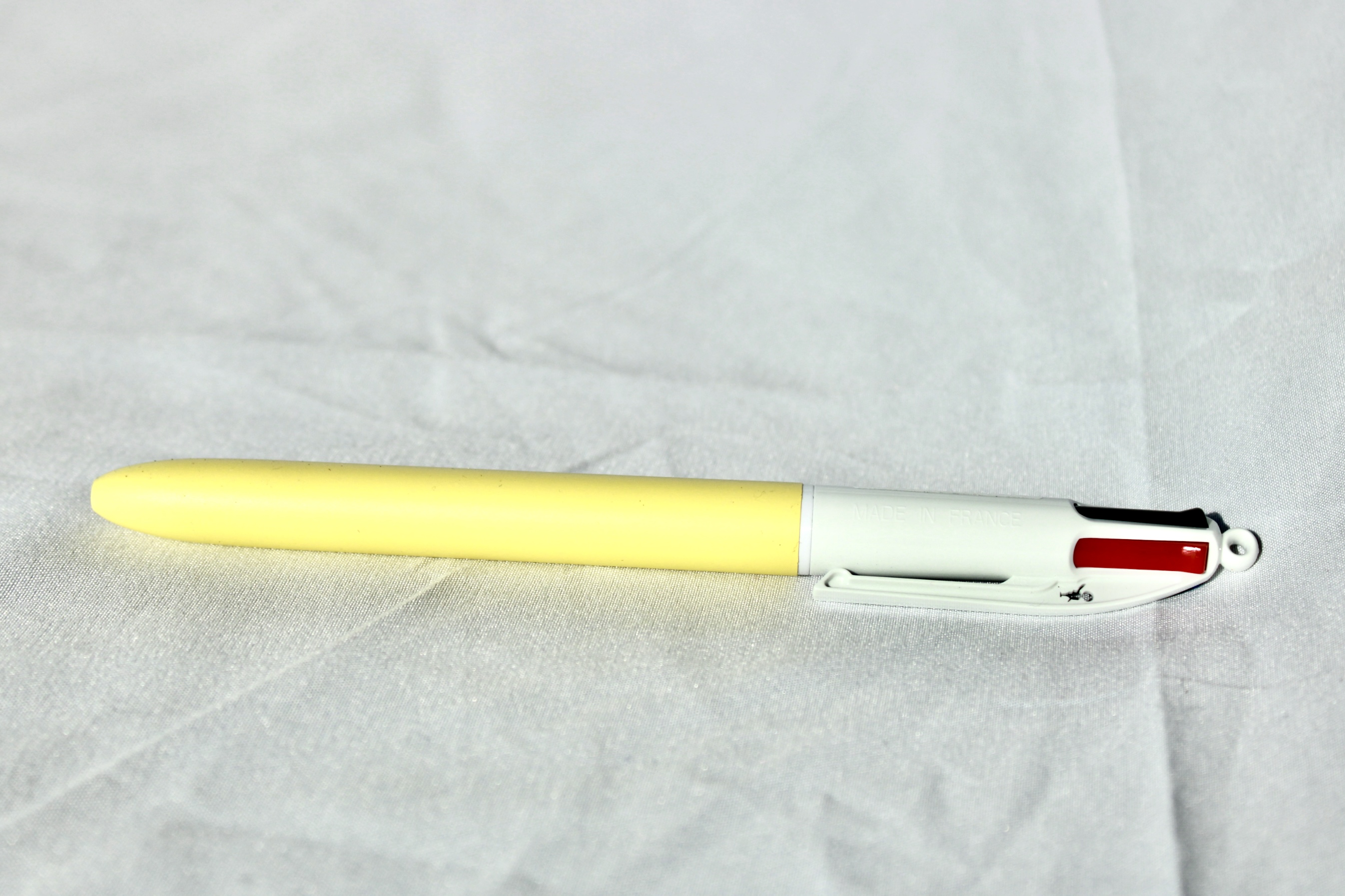 PENNA 4 COLORI BIC GIALLO PASTELLO OPACO