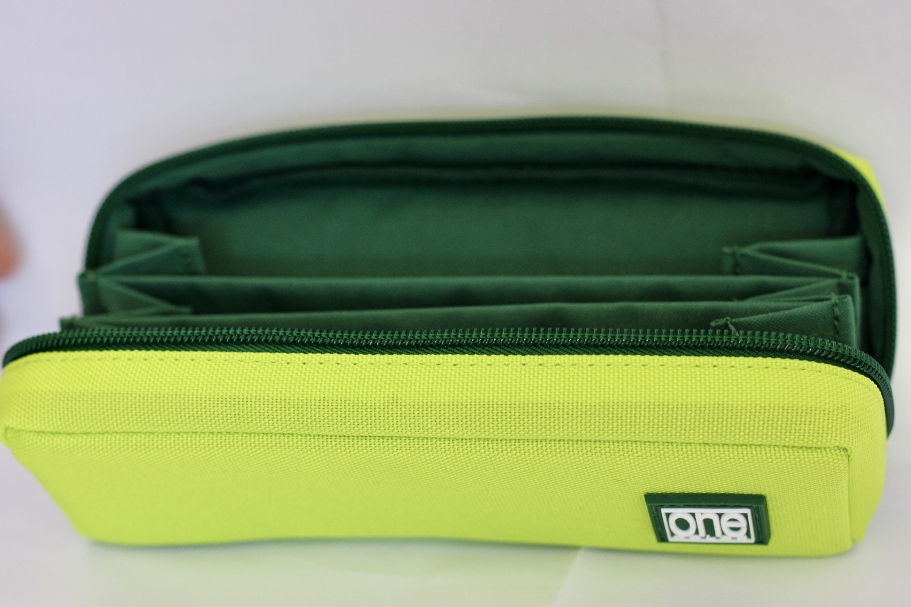 ASTUCCIO ONE COLORE VERDE CHIARO E SCURO A SCOMPARTI