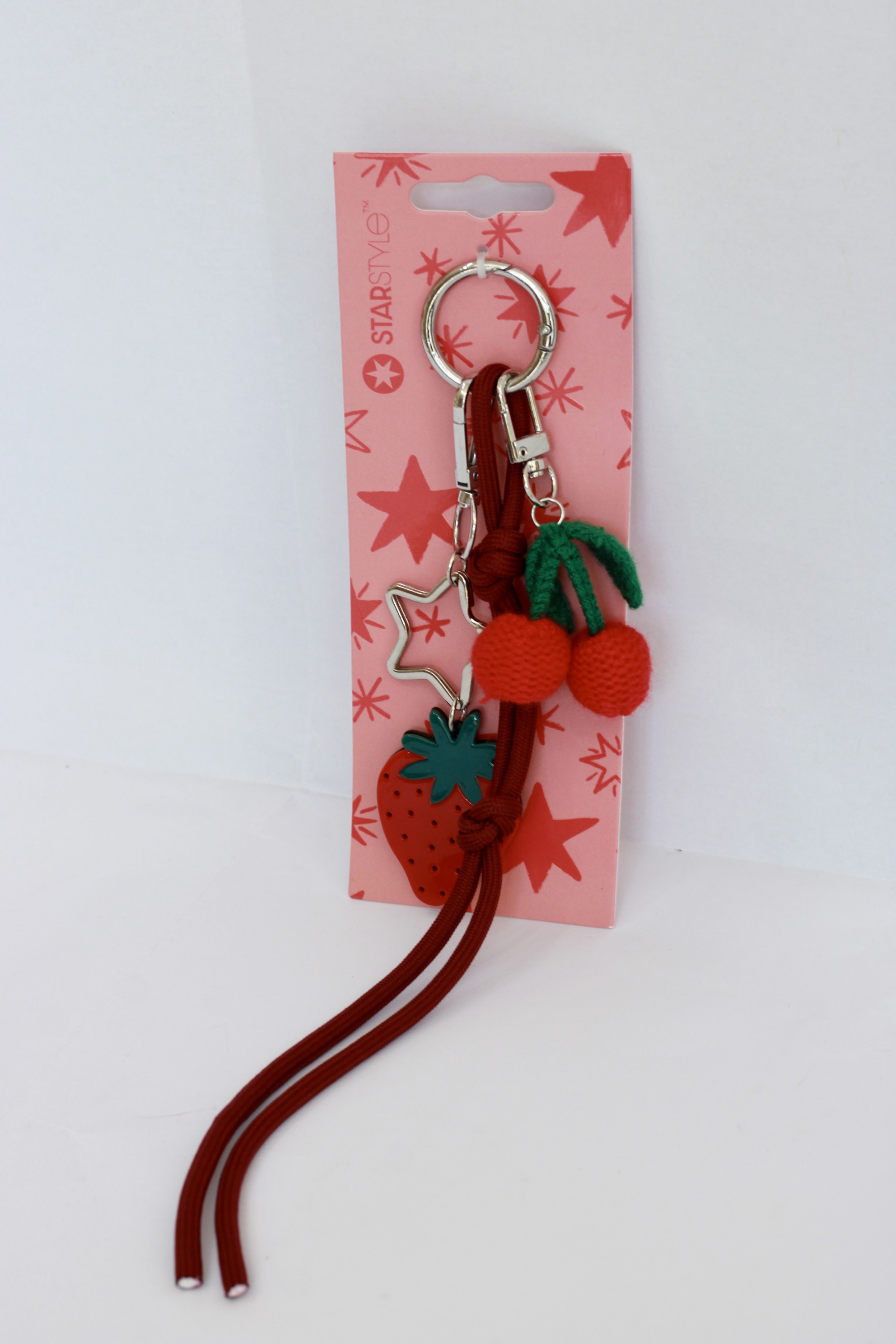 PORTACHIAVI MARCA STARSTYLE CON FRAGOLA E CILIEGE CON CIONDOLO IN CORDA