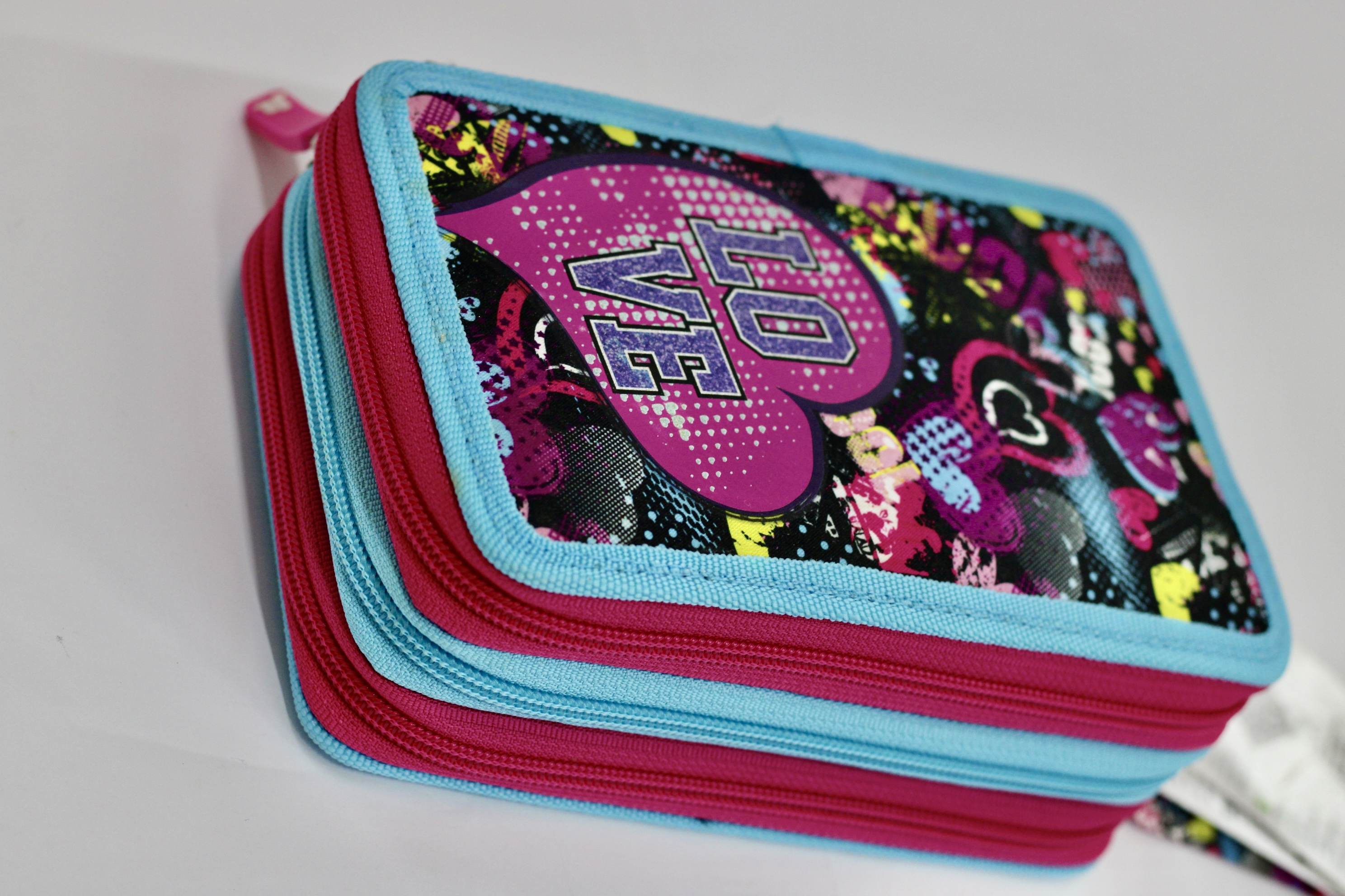 ASTUCCIO 3 ZIP CON CUORI LOVE